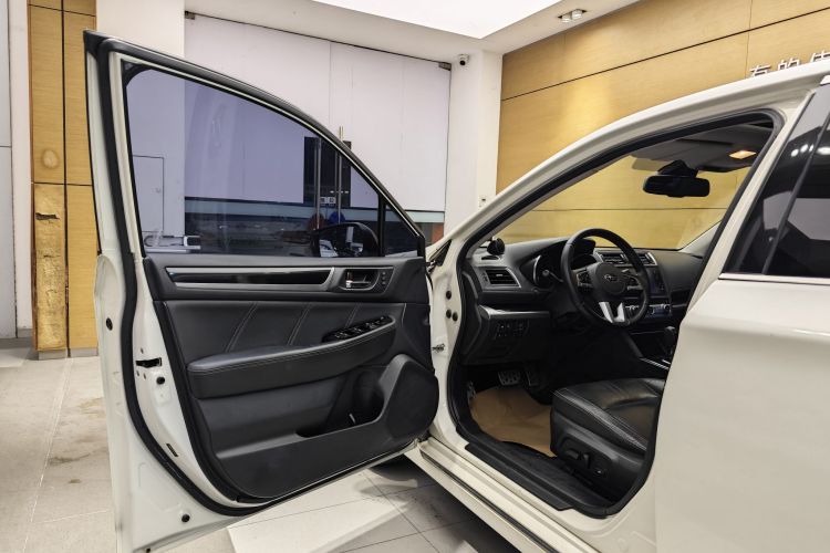 斯巴鲁 力狮 2016款 2.5i 全驱荣耀版车身外观6011