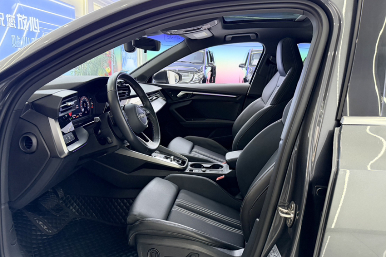 奥迪A3 2024款 A3L Limousine 35 TFSI 时尚运动型中控内饰7002