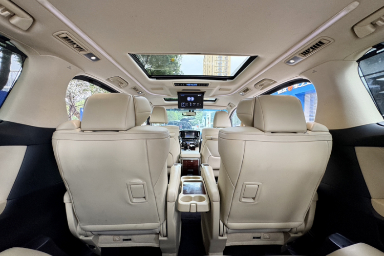 丰田 埃尔法 2015款 3.5L 豪华版中控内饰7010