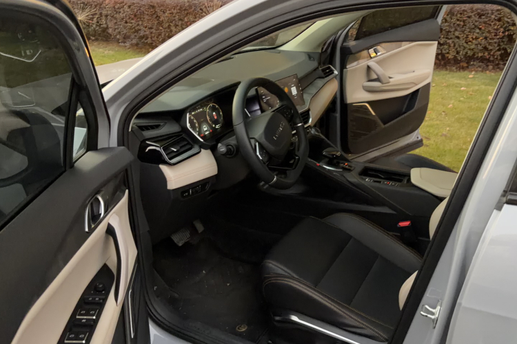 领克06 EM-P 2022款 PHEV 84KM续航版 Pro中控内饰7001