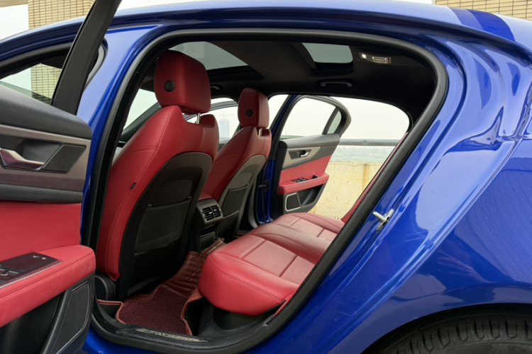 捷豹XEL 2020款 2.0T 200PS R-DYNAMIC S进取运动版中控内饰7003