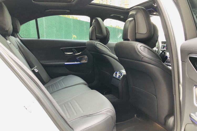 奔驰C级 2023款 改款 C 260 L 皓夜运动版中控内饰7002