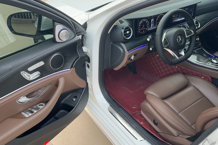 奔驰E级 2016款 E 200 L 运动型中控内饰7002
