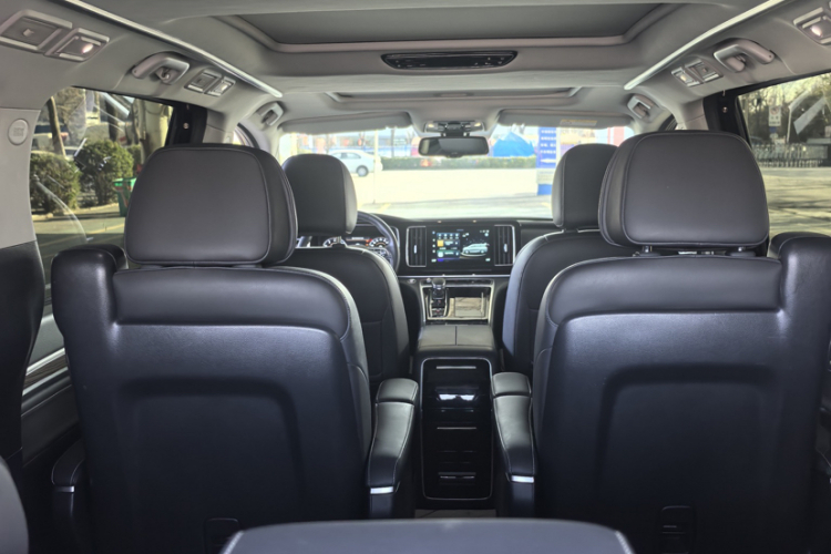 广汽传祺 传祺M8 2023款 领秀系列 390T 尊贵版车身外观6009