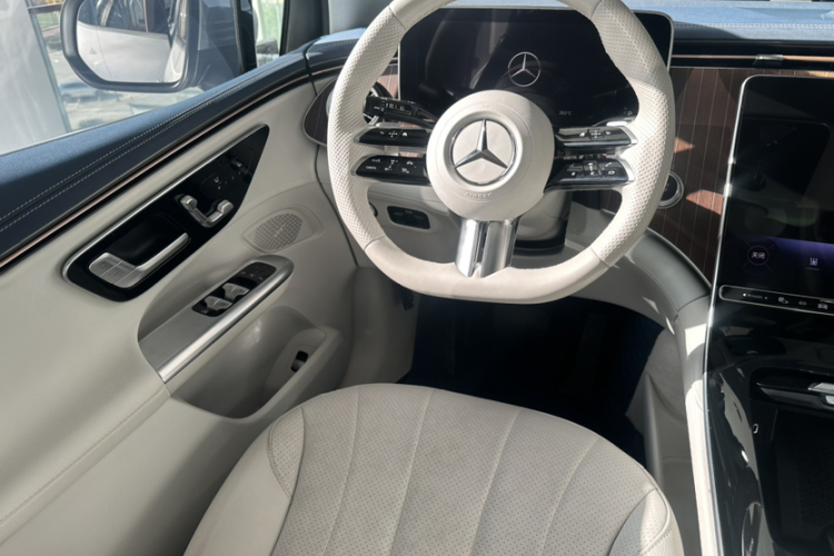 奔驰EQE SUV 2023款 350 4MATIC 先锋版局部细节13
