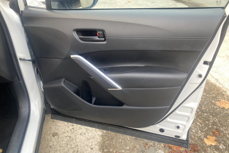 丰田 卡罗拉锐放 2022款 2.0L 先锋版中控内饰7008