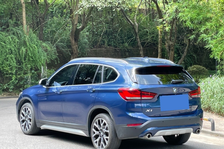 宝马X1 2021款 xDrive25Li 尊享型车身外观6006