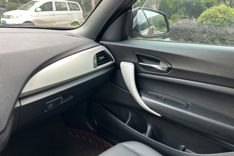 宝马2系(进口) 2015款 218i 敞篷轿跑车中控内饰7004