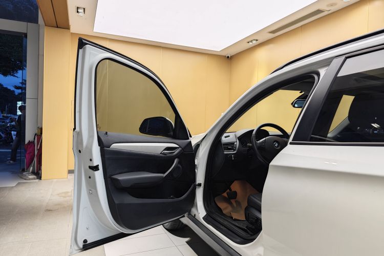 宝马X1 2013款 sDrive18i 时尚型车身外观6010