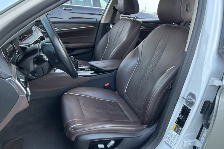 宝马5系新能源 2019款 530Le 豪华套装中控内饰7002