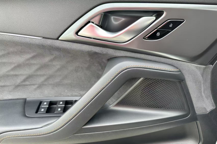 荣威D5X DMH 2024款 135科技版中控内饰7004