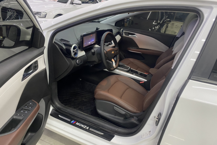 雪佛兰 科鲁泽 2024款 1.5L 双离合悦享版中控内饰7002