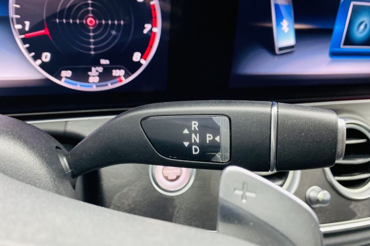 奔驰E级 2019款 E 260 L 运动型中控内饰7005