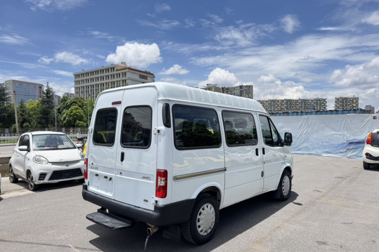 江铃 特顺 2017款 2.8T商运型短轴中顶6/7/8座JX493车身外观6005