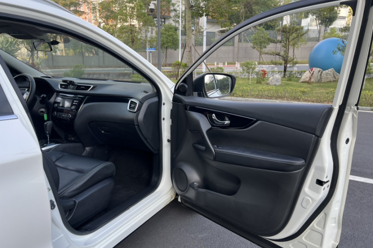 日产 逍客 2016款 2.0L CVT精英版中控内饰7009