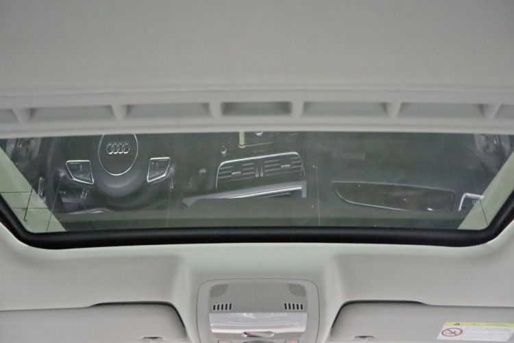 奥迪A4L 2016款 35 TFSI 典藏版 自动标准型中控内饰7011