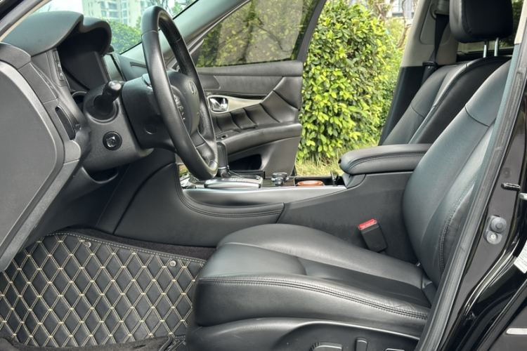 英菲尼迪Q70 2017款 Q70L 2.5L 精英版中控内饰7002