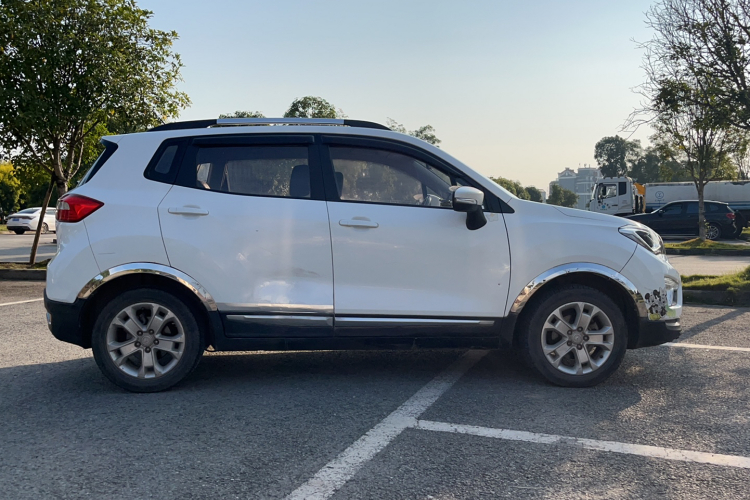 长安CS15 2016款 1.5L 手动豪华版车身外观6009