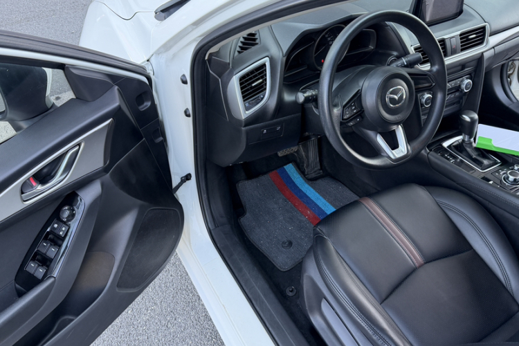 马自达3 昂克赛拉 2017款 三厢 1.5L 自动豪华型 国V中控内饰7001