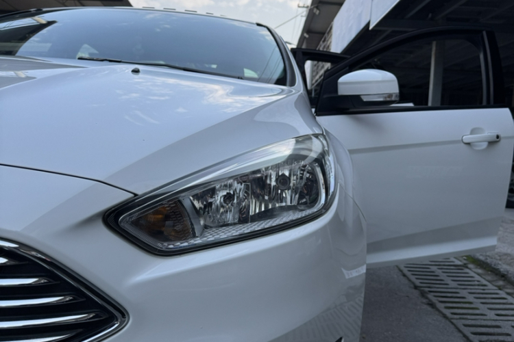 福特 福克斯 2017款 三厢 1.6L 手动风尚型智行版局部细节36