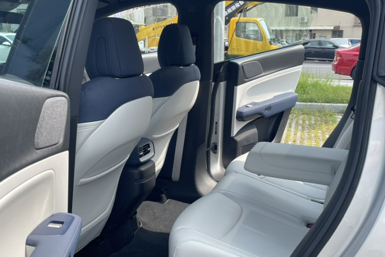 小鹏G6 2023款 700 四驱性能 Max中控内饰7005