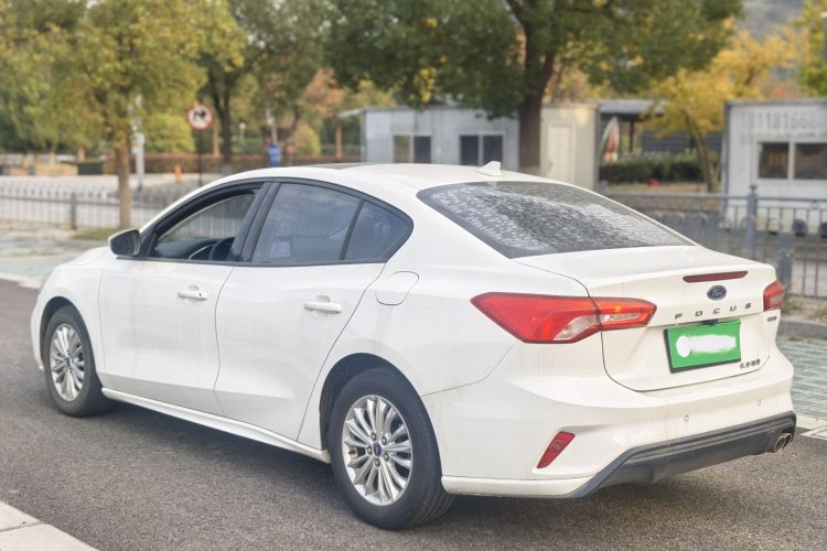 福特 福克斯 2020款 三厢 EcoBoost 180 自动锋潮型车身外观6006