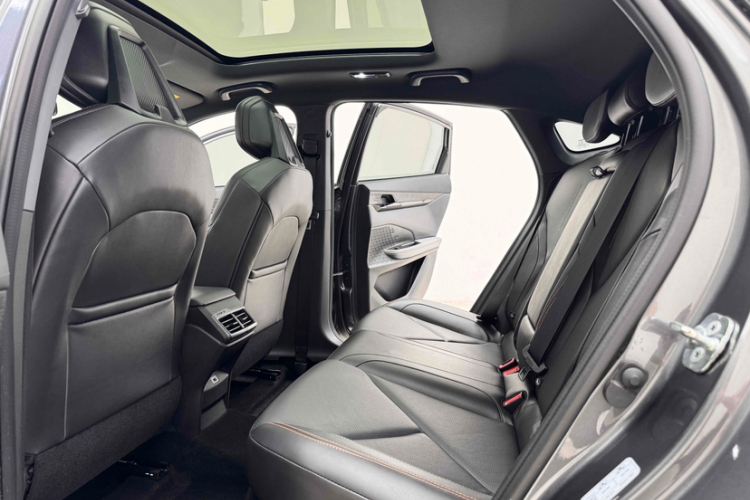 长安UNI-V 2022款 1.5T 尊贵型中控内饰7010