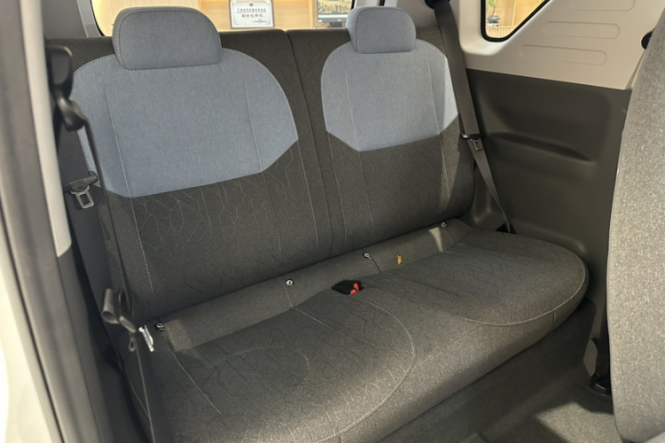 吉利银河 2024款 熊猫mini 200km 耐力熊中控内饰7004