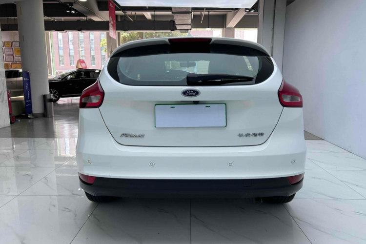 福特 福克斯 2020款 两厢经典 1.5L 自动风尚型车身外观6004