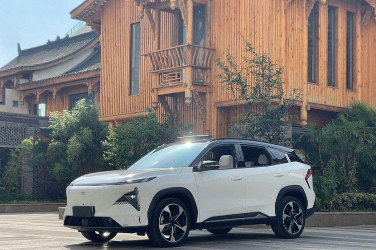 吉利银河 银河L7 2023款 1.5T 115km 星舰车身外观1