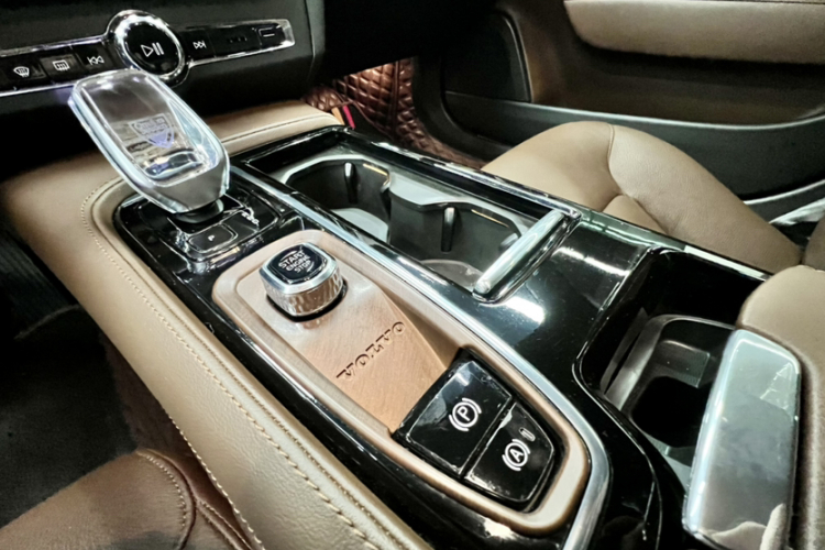 沃尔沃S90新能源 2024款 插电式混动 四驱长续航智逸豪华版中控内饰7006