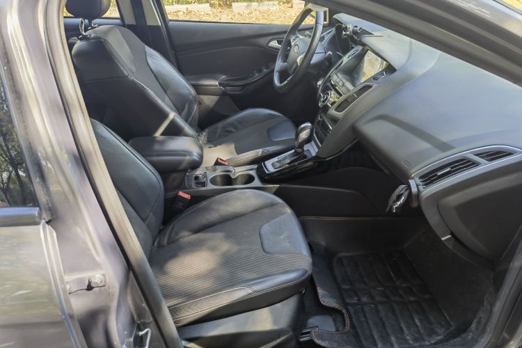 福特 福克斯 2012款 三厢 1.6L 自动风尚型局部细节41