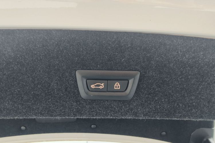 宝马3系 2022款 改款 325Li M运动套装中控内饰7013