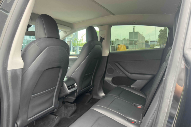 特斯拉 Model Y 2021款 标准续航后驱版中控内饰7008