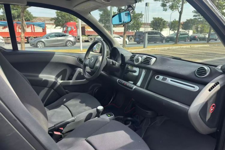 smart fortwo 2011款 1.0 MHD 硬顶标准版中控内饰7004