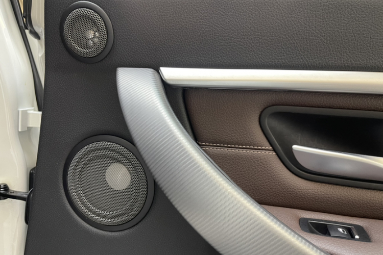 宝马3系 2019款 320i M运动曜夜版中控内饰7011