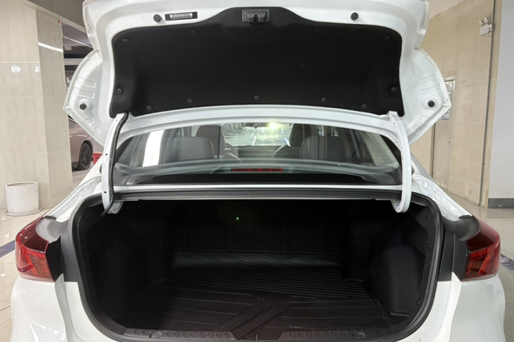 长安 逸动 2022款 PLUS 1.6L GDI CVT精英型局部细节23