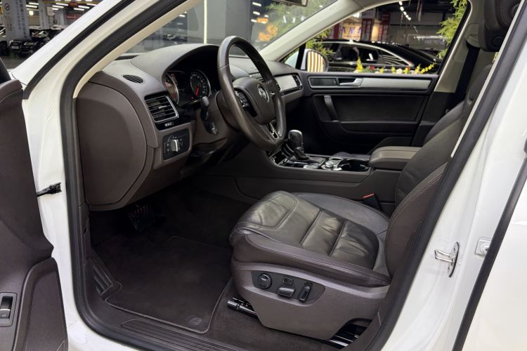 大众 途锐 2015款 3.0TSI 标配型中控内饰7006