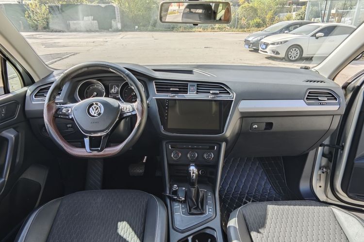 大众 途观L 2019款 330TSI 自动两驱风尚版 国V中控内饰7007