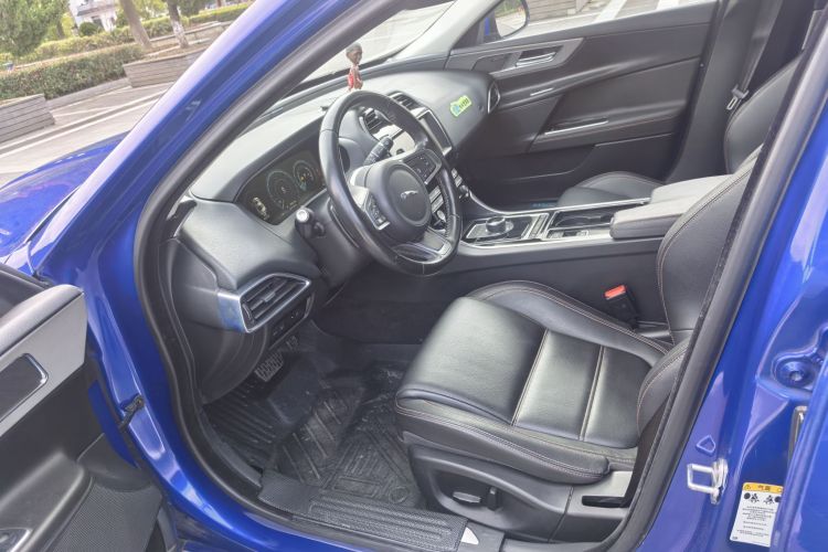 捷豹XEL 2019款 2.0T 200PS 尊享版中控内饰7001