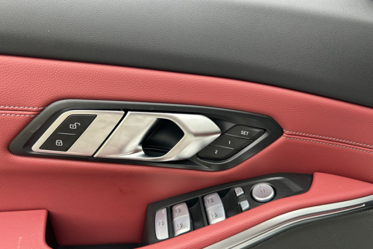 宝马3系 2025款 330Li M运动曜夜套装中控内饰7012