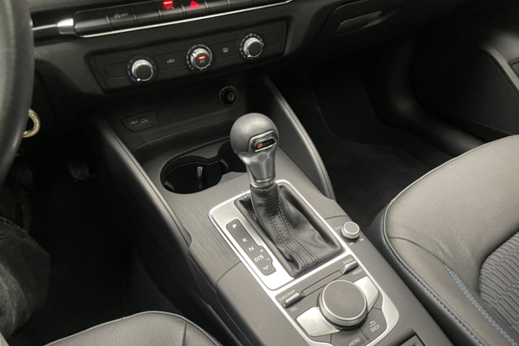 奥迪A3 2019款 Sportback 35 TFSI 时尚型 国VI中控内饰7003