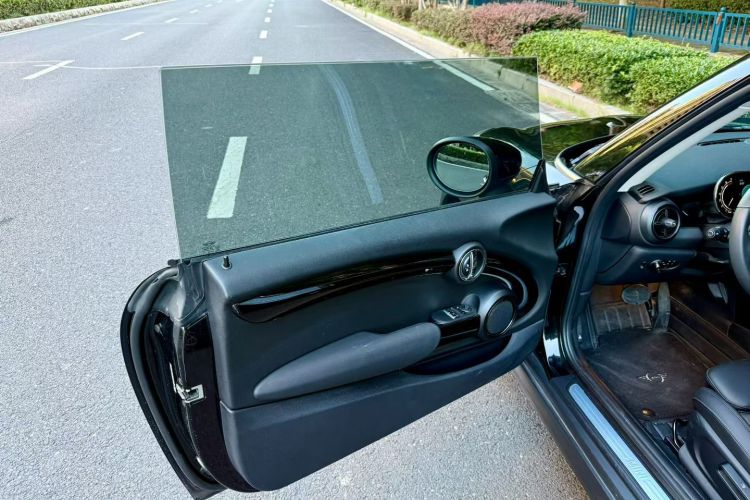 MINI 2023款 改款 1.5T COOPER 艺术家中控内饰7004