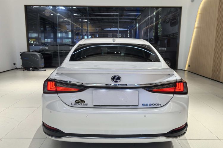 雷克萨斯ES 2020款 300h 臻享版车身外观6005