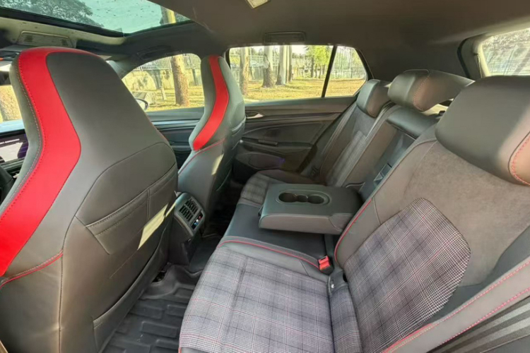 大众 高尔夫GTI 2023款 380TSI DSG GTI中控内饰7006