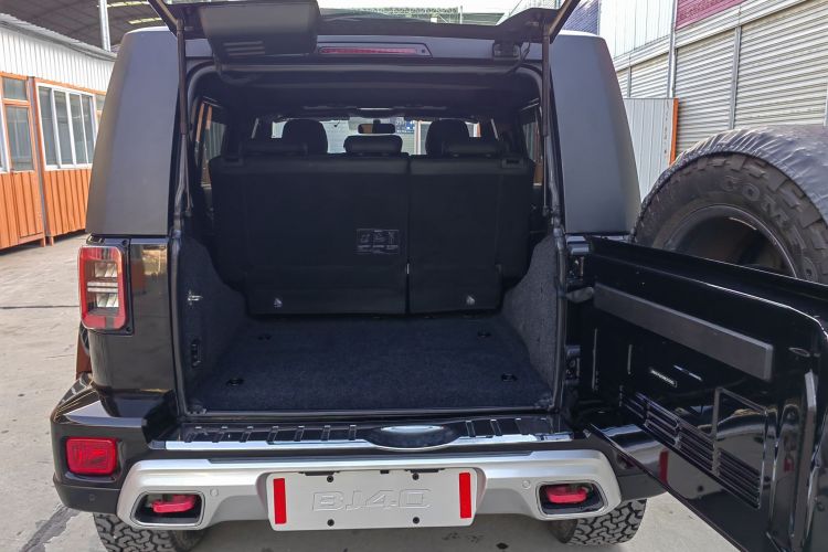 北京BJ40 2018款 PLUS 2.0T 自动四驱城市猎人版中控内饰7004