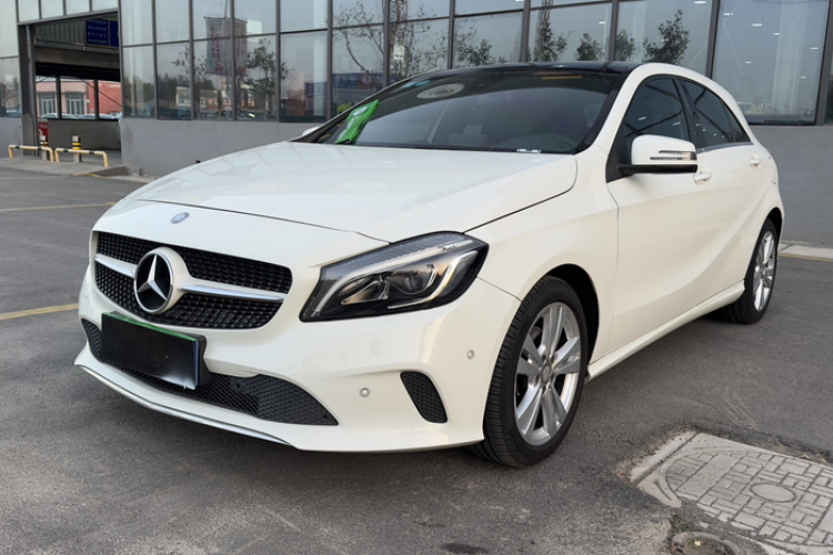 奔驰A级(进口) 2017款 A 200 动感型车身外观6002