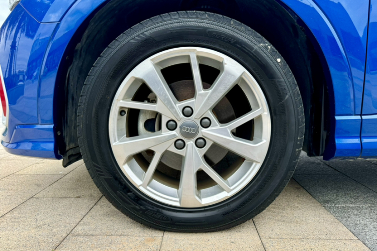 奥迪Q3 2019款 35 TFSI 进取动感型车身外观6006