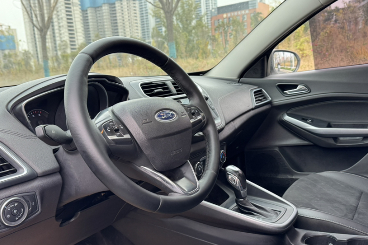 福特 福睿斯 2019款 改款 1.5L 自动悦享型 国VI中控内饰7003