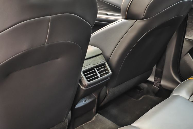 长安UNI-V 2024款 1.5T 尊贵型中控内饰7005